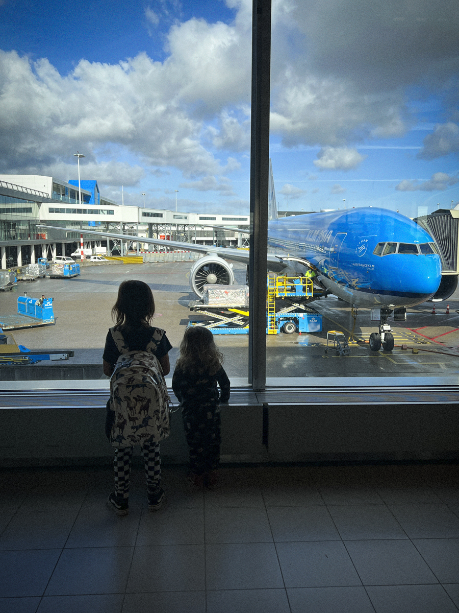 iApril2022-0539-amsterdam-denise-crew-travel-photographer-lifestyle-kids-brooke-embry